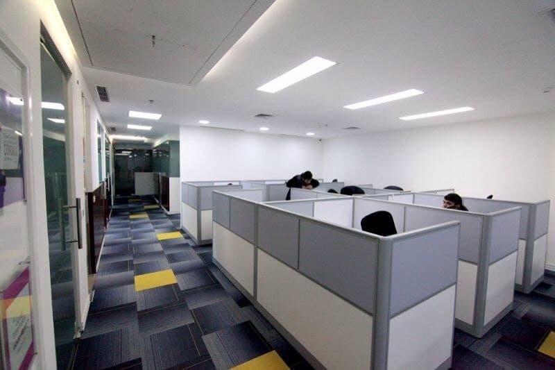 Workstations for commercial storage